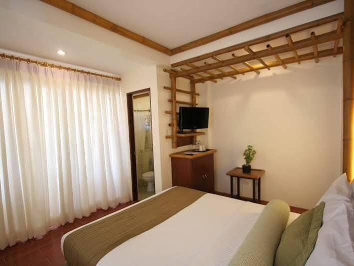 Acuatico Beach Resort Laiya Exterior foto